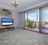 Sunset Towers Unit 2/25 Donald Street - Accommodation Newcastle