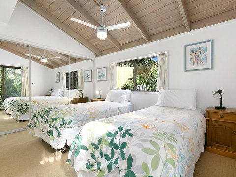 Sunshine Beach Serenity And Pet Friendly ! 9 Seaview Terrace, Sunshine Beach, QLD 4567 - Accommodation Newcastle 3