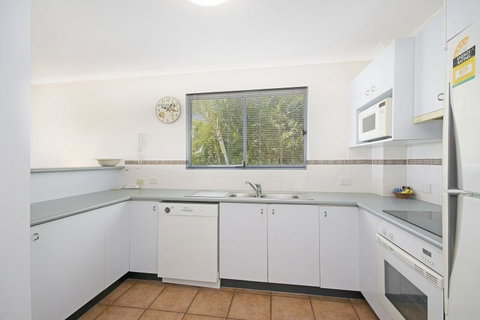 Sunshine Cove, Across The Road From The Beach - Accommodation Newcastle 3