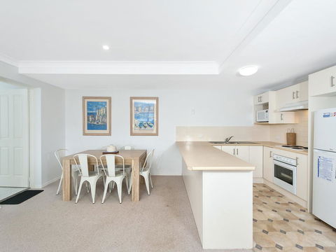 Surf Break - 10A Tuna (Downstairs) - Accommodation Newcastle 2