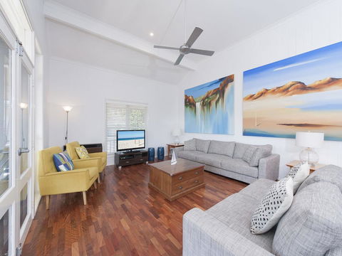 Surf Break - Fingal Bay - Accommodation Newcastle 3