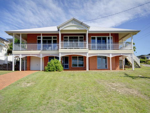 Surf Break - Fingal Bay - Accommodation Newcastle 0