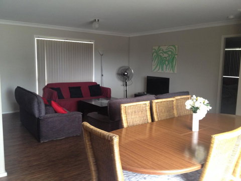 Surf Mist - Accommodation Newcastle 2