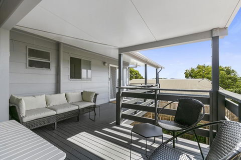 Surf's Up, Peregian Beach - Accommodation Newcastle 2