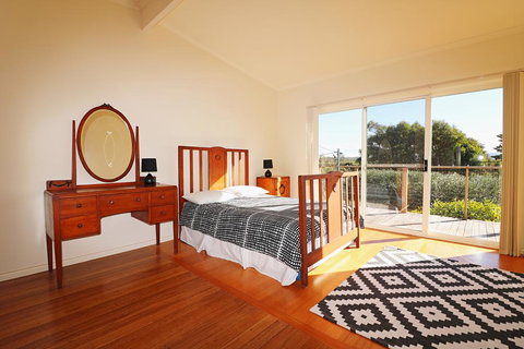 Surfside - Accommodation Newcastle 3