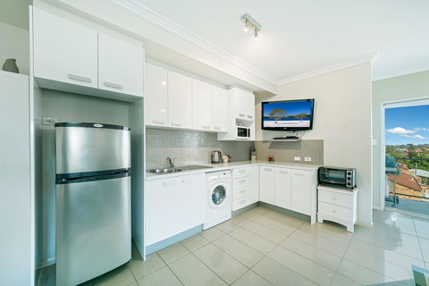 Suttons Beach Apartments - Accommodation Newcastle 3