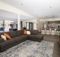 Swanway - Pet Friendly - 10 Min Walk to Beach