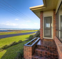Swimmers' Rest - uninterrupted panoramic ocean views - Accommodation Newcastle