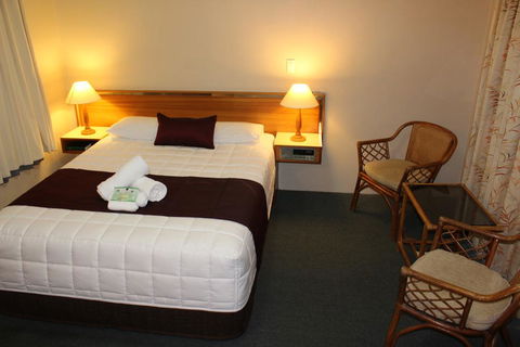 Tabourie Lake Motor Inn - Accommodation Newcastle 2