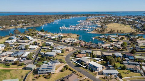 Tanjil - A Stroll From The Water In Paynesville - Accommodation Newcastle 0