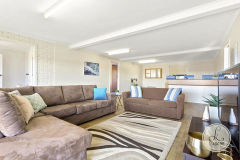 TASSIE SEASIDE SERENITY - L'Abode Accommodation - Accommodation Newcastle 3