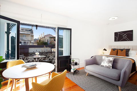 Tasteful Modern Studio 2.3Km From City Centre - Accommodation Newcastle 0
