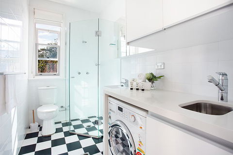 Tasteful Modern Studio 2.3Km From City Centre - Accommodation Newcastle 2
