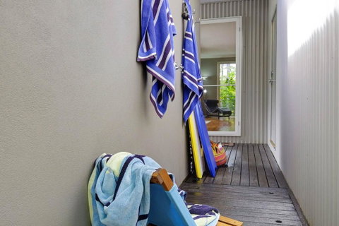 THE BEACH HOUSE - Accommodation Newcastle 2