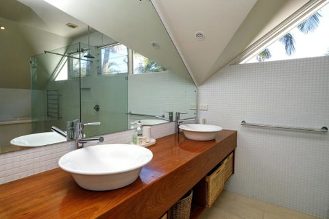 THE BEACH HOUSE - Accommodation Newcastle 0