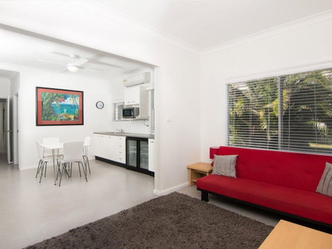 The Beach Shack - Accommodation Newcastle 2