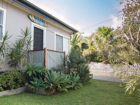 The Beach Shack - Accommodation Newcastle 0