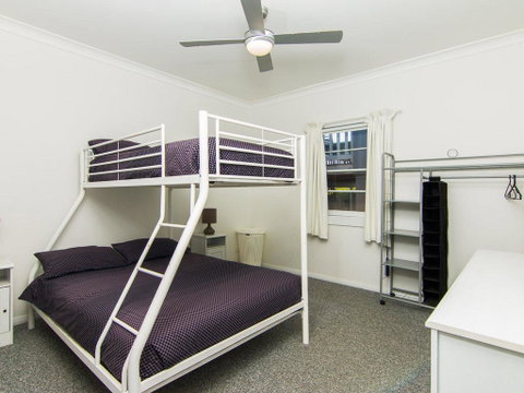The Beach Shack - Accommodation Newcastle 3