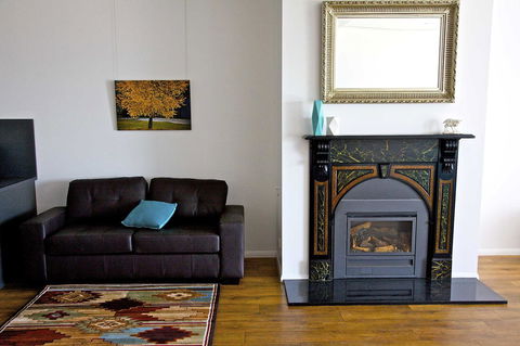 Penguin Beachfront Apartments - Accommodation Newcastle 4