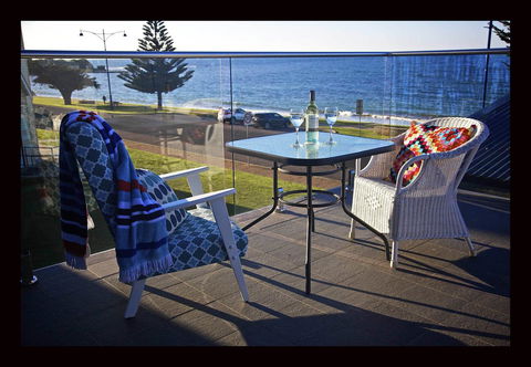 Penguin Beachfront Apartments - Accommodation Newcastle 8