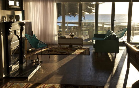 Penguin Beachfront Apartments - Accommodation Newcastle 0