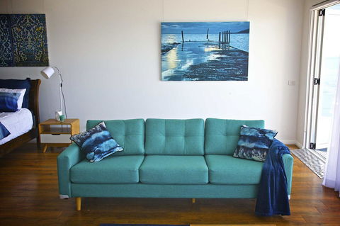 Penguin Beachfront Apartments - Accommodation Newcastle 12