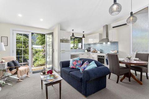 Birch Lane - Accommodation Newcastle 0
