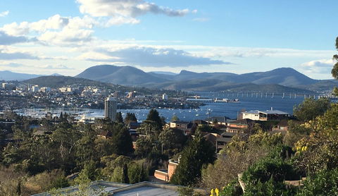 The Lookout - Accommodation Newcastle 0