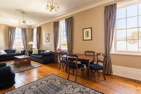 Grand Old Duke - Accommodation Newcastle 0