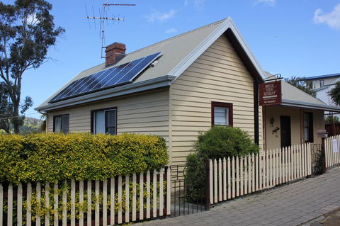 Bridge View Retreat - Accommodation Newcastle 0