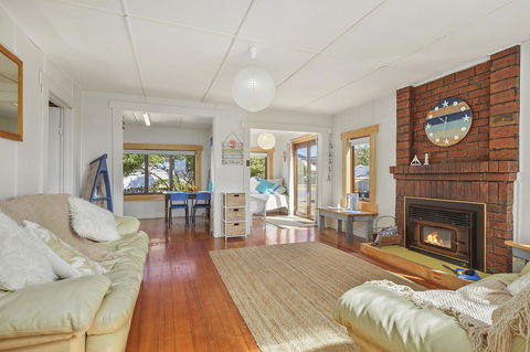Aqua Beachfront! - Accommodation Newcastle 9