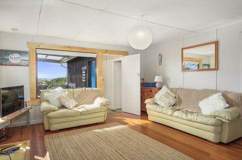 Aqua Beachfront! - Accommodation Newcastle 6