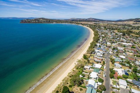 Aqua Beachfront! - Accommodation Newcastle 14