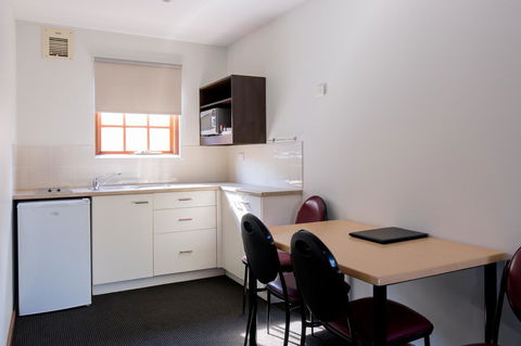 Bay Hotel Apartments - Accommodation Newcastle 8