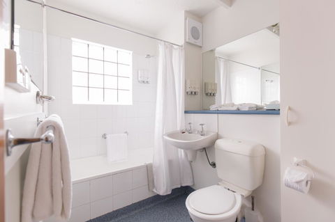 Bay Hotel Apartments - Accommodation Newcastle 5