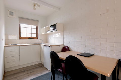 Bay Hotel Apartments - Accommodation Newcastle 3