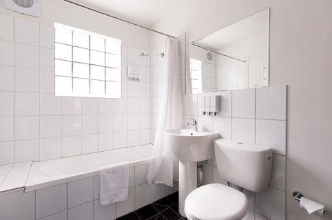 Bay Hotel Apartments - Accommodation Newcastle 10