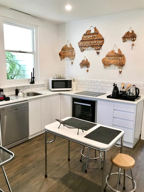 Devine Stays - Rupert #1 NOHO Art Apartment - Accommodation Newcastle 8