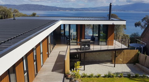 Blessington Beach Retreat - Accommodation Newcastle 1