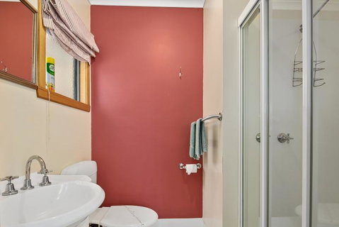 Green Views - Accommodation Newcastle 6