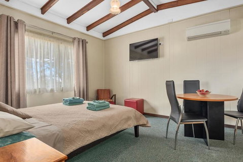 Green Views - Accommodation Newcastle 0