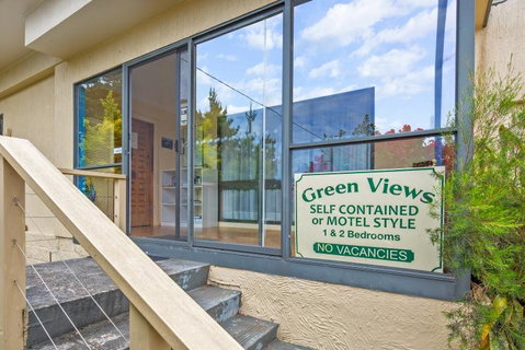 Green Views - Accommodation Newcastle 9
