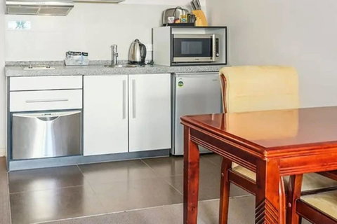 Battery Point Apartment With Car Park - Accommodation Newcastle 18