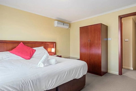 Battery Point Apartment With Car Park - Accommodation Newcastle 5