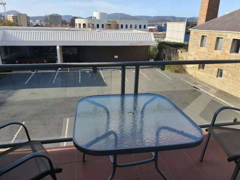 Battery Point Apartment With Car Park - Accommodation Newcastle 4