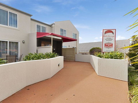 Battery Point Apartment With Car Park - Accommodation Newcastle 2