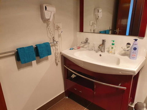 Battery Point Apartment With Car Park - Accommodation Newcastle 10