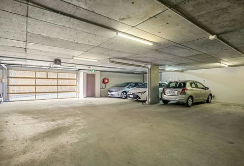 Battery Point Apartment With Car Park - Accommodation Newcastle 12