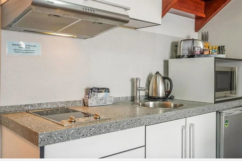 Battery Point Apartment With Car Park - Accommodation Newcastle 7