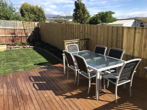 Self Contained Beach View Apartment - Accommodation Newcastle 15